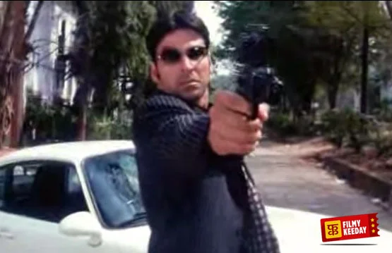 Akshay Kumar in Awara Pagal Deewana Stunt