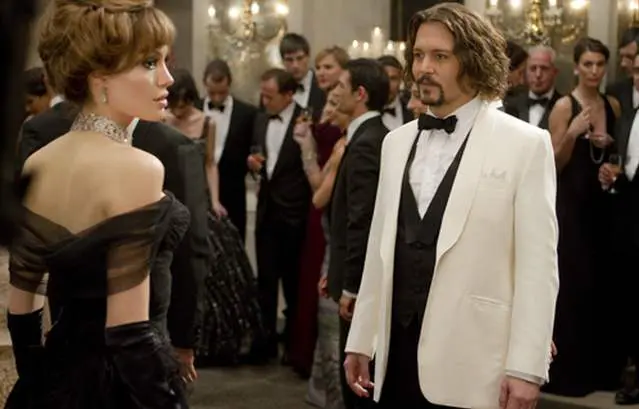 The Tourist film on identity theft