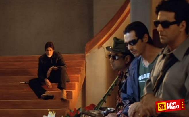 Aankhen 2002 robbery movie