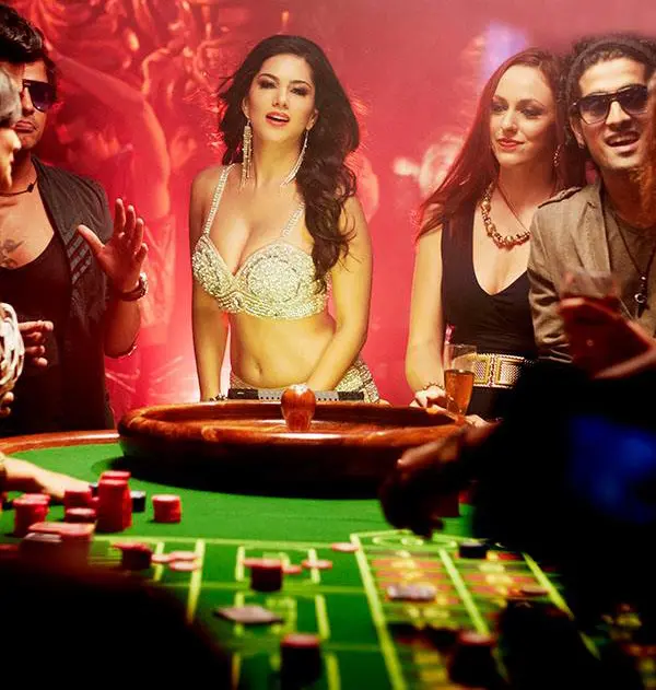 Sunny leone Jackpot Date biggboss